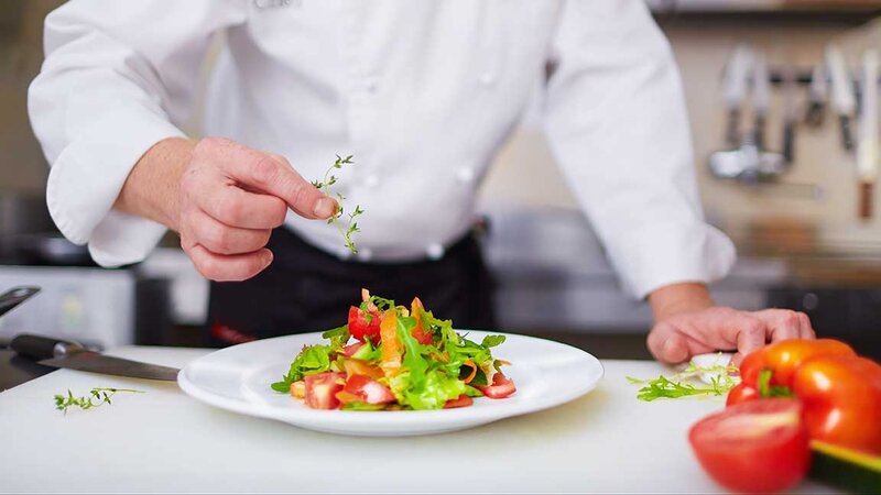 Bucatar la rece si bucatar la cald,